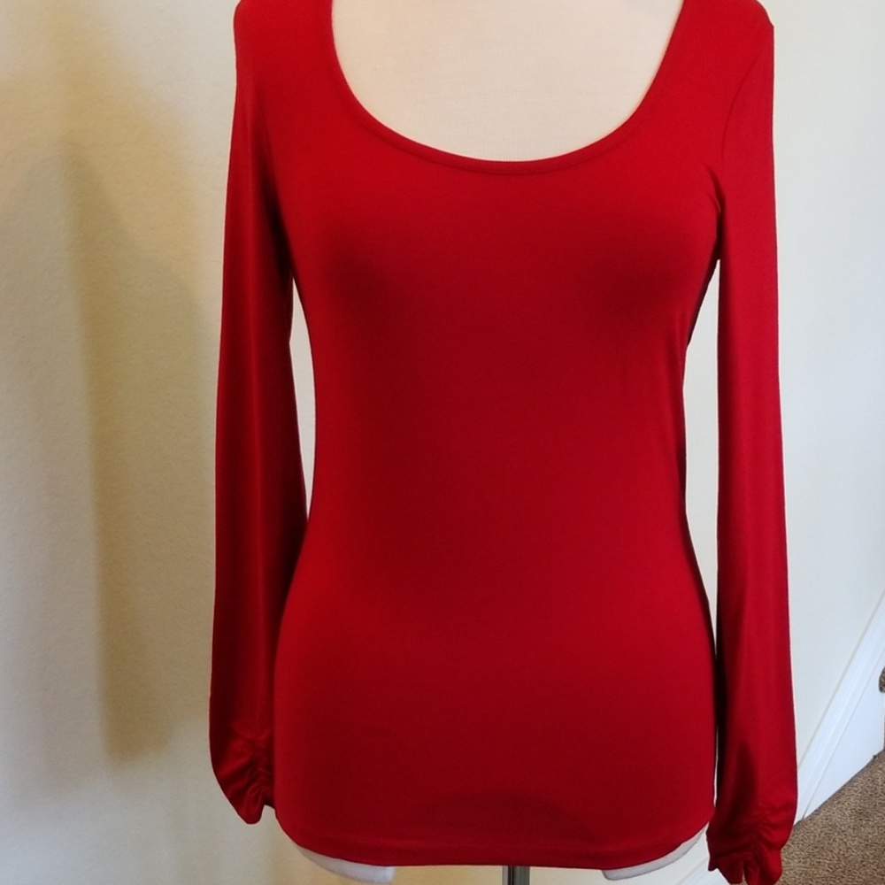 Scoop neck T